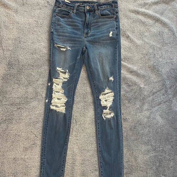 American Eagle Outfitters Denim - American Eagle Ripped Jeggings - Medium Wash, 6 Long, Distressed, stretchy, cute